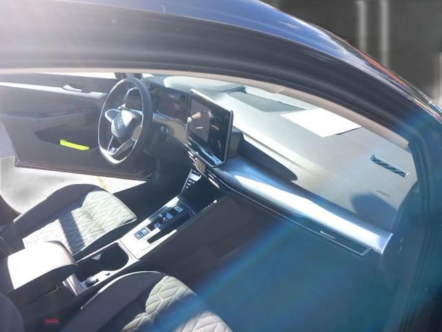 Volkswagen Golf 1.5 eTSI DSG Golf VIII