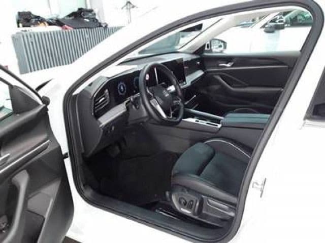 Volkswagen Passat 1.5 eTSI Business Variant