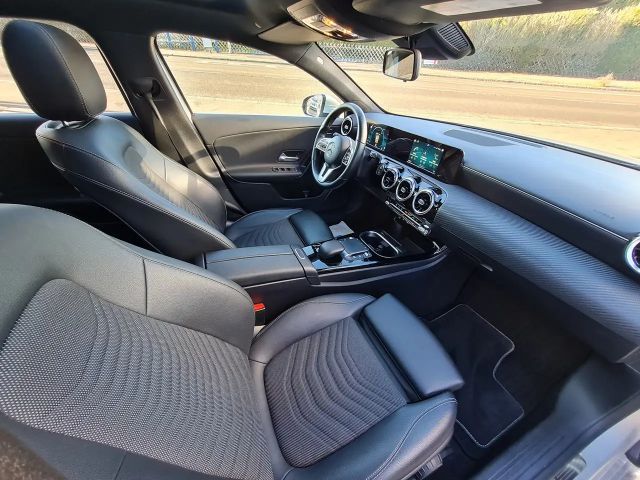 Mercedes-Benz A 200 Business Line Hatchback