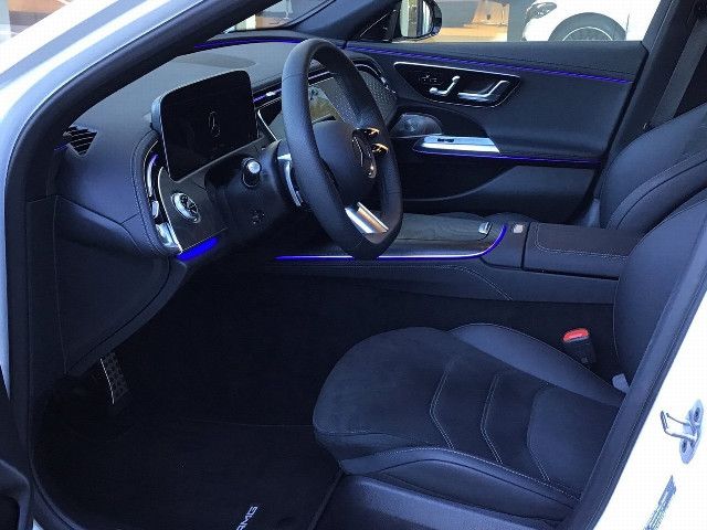 Mercedes-Benz E 200 AMG Line Sedan