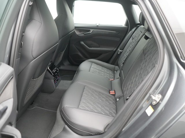 Audi A6 Avant Quattro S-Tronic