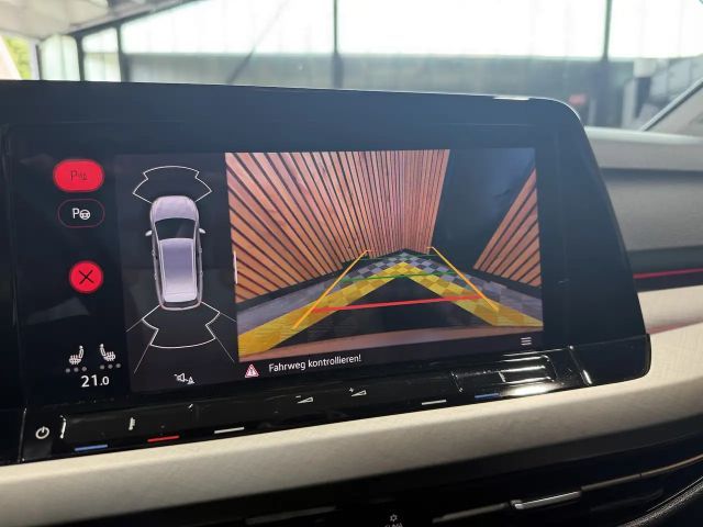 Volkswagen Golf Life Variant