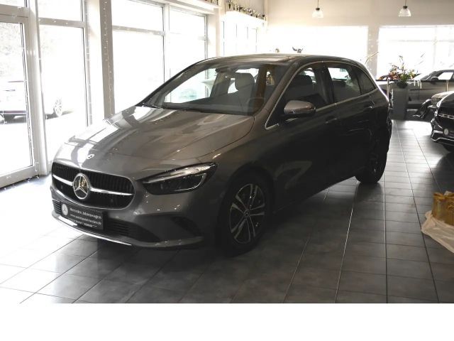 Mercedes-Benz B 180 Sedan