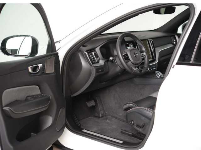 Volvo XC60 Business Dark Plus