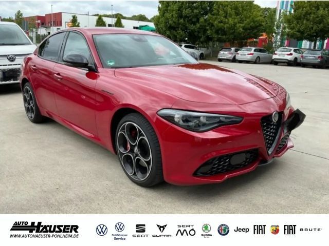 Alfa Romeo Giulia AT8 Q4 Turbo
