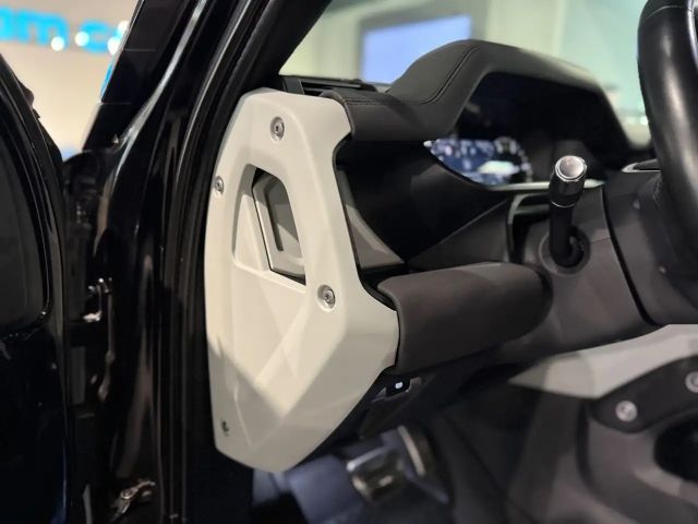 Land Rover Defender 110 Black Pack