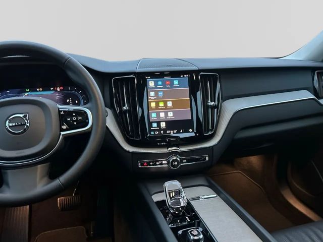 Volvo XC60 AWD Dark Plus