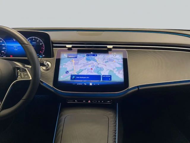 Mercedes-Benz E 200 Sedan