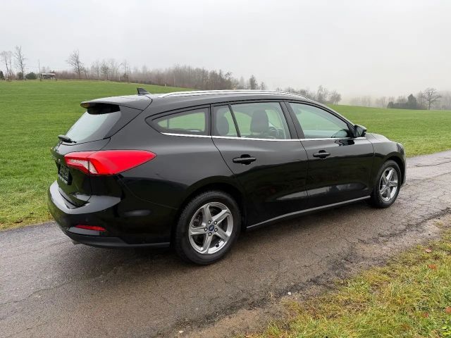 Ford Focus Cool & Connect Wagon