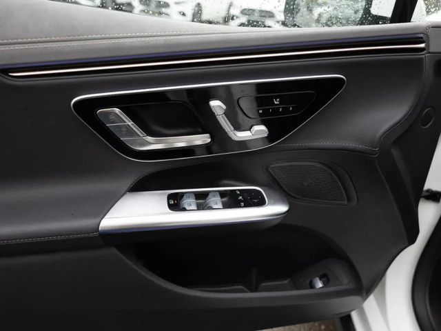 Mercedes-Benz EQE 300 Sedan