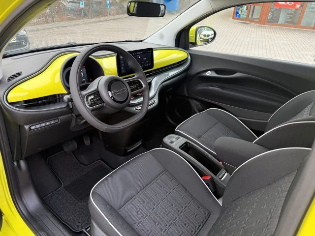 Fiat 500e Komfort-Paket Kamera SHZ PDC Klima