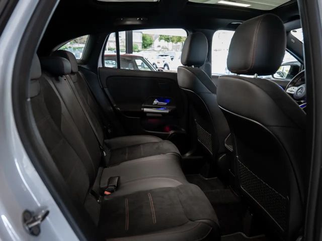 Mercedes-Benz GLA 200 AMG Line