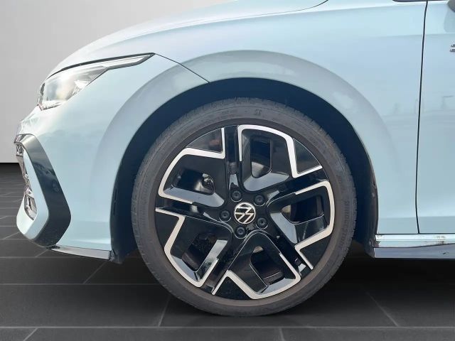 Volkswagen Golf 1.5 eTSI DSG R-Line