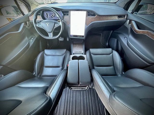 Tesla Model X Raven Longe Range 6 Sitzer