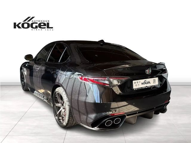 Alfa Romeo Giulia AT8 Quadrifoglio Turbo