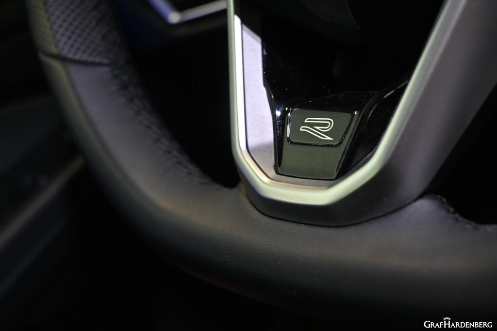 Volkswagen Golf 2.0 TSI 4Motion Golf VIII R-Line