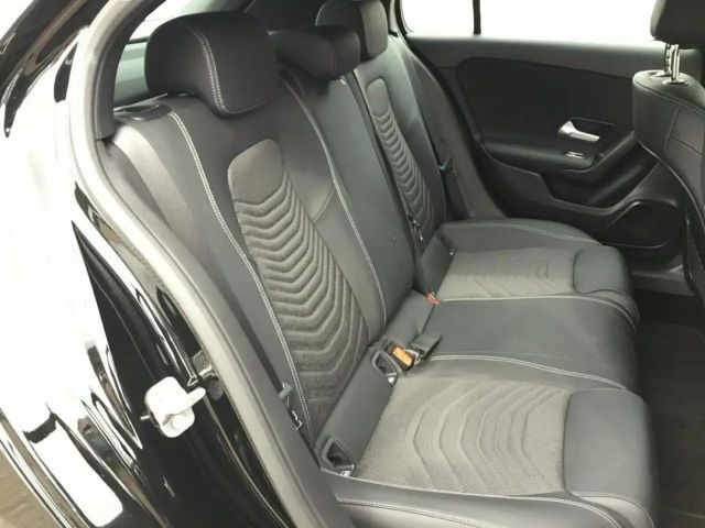 Mercedes-Benz A 180 PDC SHZ LED SpurH AUT LM KAM KlimaA