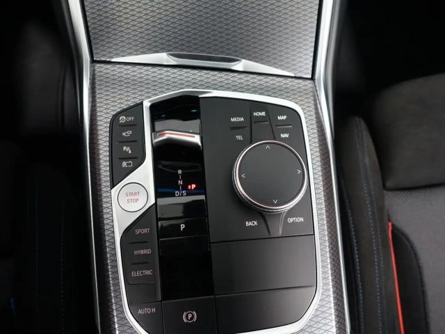 BMW 330 330e M-Sport xDrive