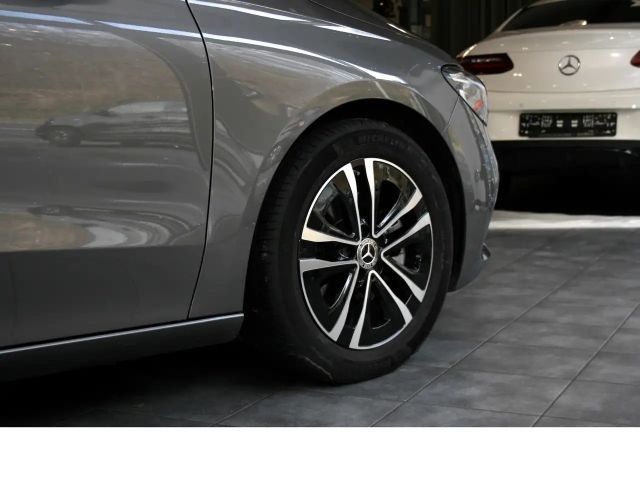 Mercedes-Benz B 180 Sedan