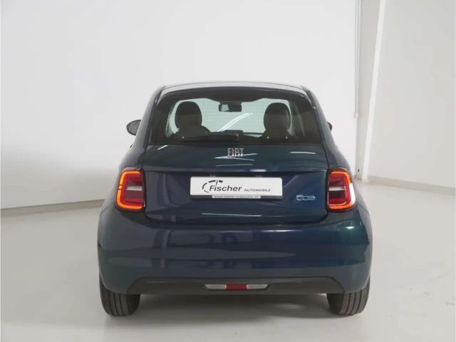 Fiat 500e Action