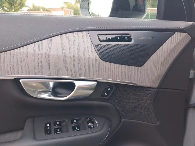 Volvo XC90 AWD Dark Plus Recharge