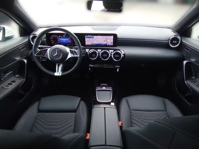 Mercedes-Benz A 180 Hatchback Progressive