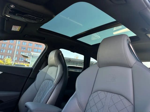 Audi A4 40 TFSI Avant Quattro