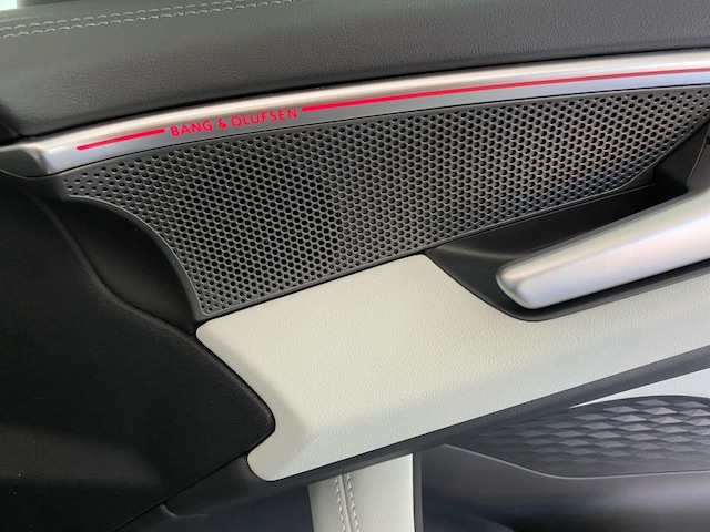 Audi A6 Avant Quattro S-Tronic