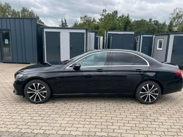 Mercedes-Benz E 300 E 300 e Sedan