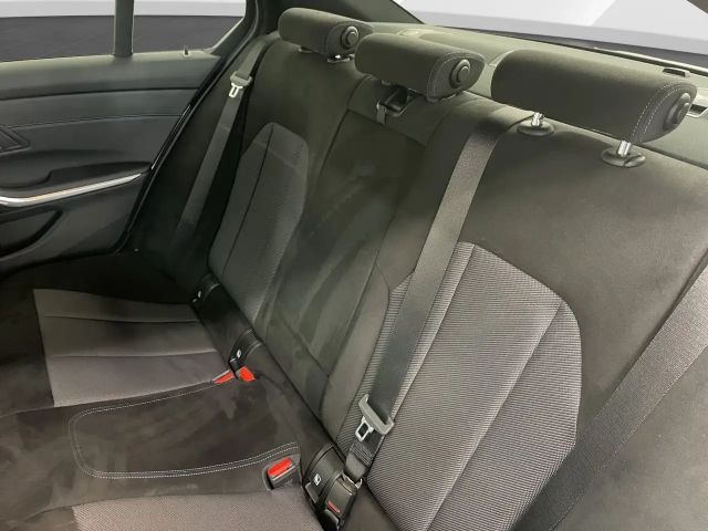 BMW 318 318d M-Sport Sedan