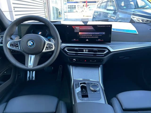 BMW 330 330e M-Sport Sedan xDrive