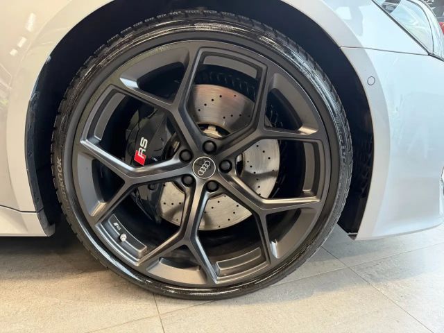 Audi RS6 Avant Performance Quattro