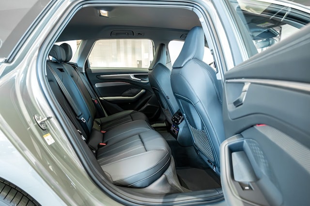 Audi A6 Avant Quattro S-Tronic