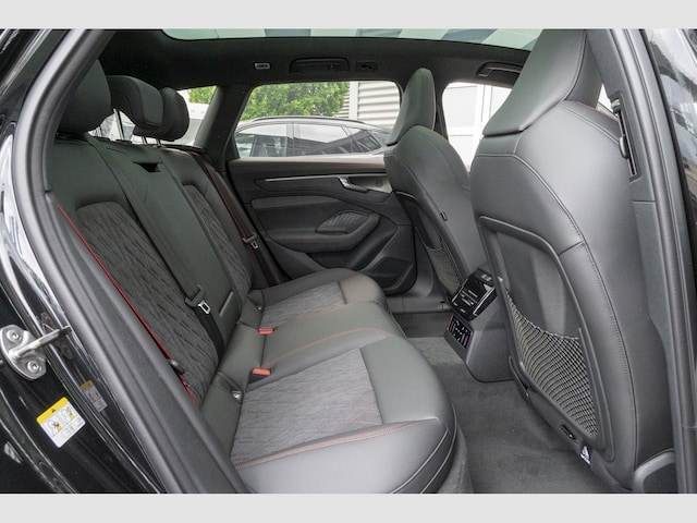 Audi A6 Avant Quattro S-Tronic