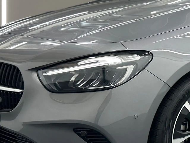 Mercedes-Benz B 200 Sedan