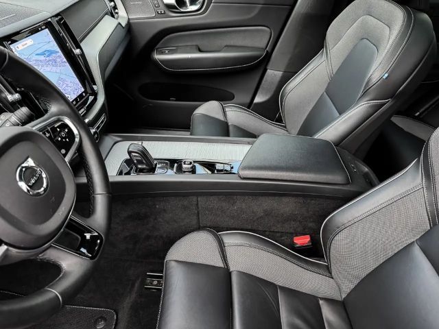 Volvo XC60 AWD R-Design Recharge