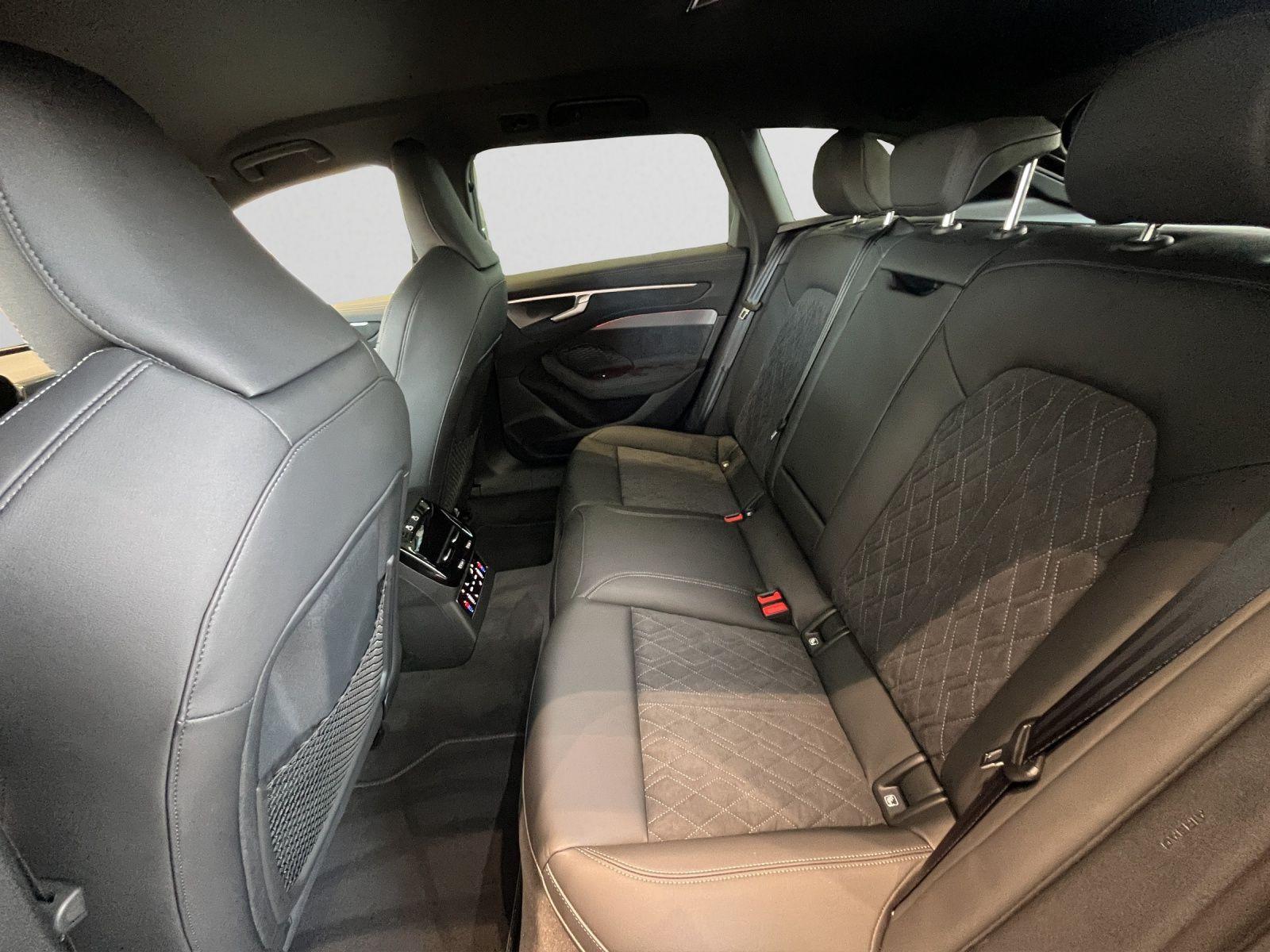 Audi A6 Avant Quattro S-Tronic