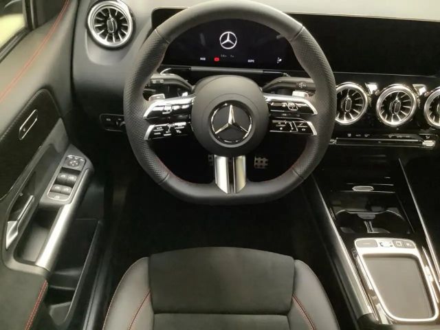 Mercedes-Benz B 220 4MATIC AMG Line