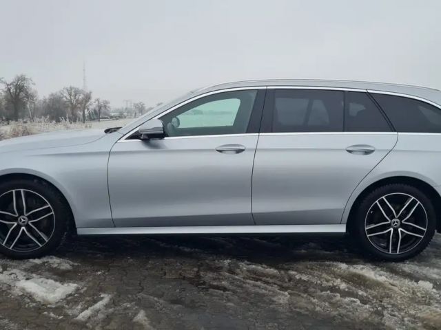 Mercedes-Benz E 300 4MATIC AMG Line E 300 d