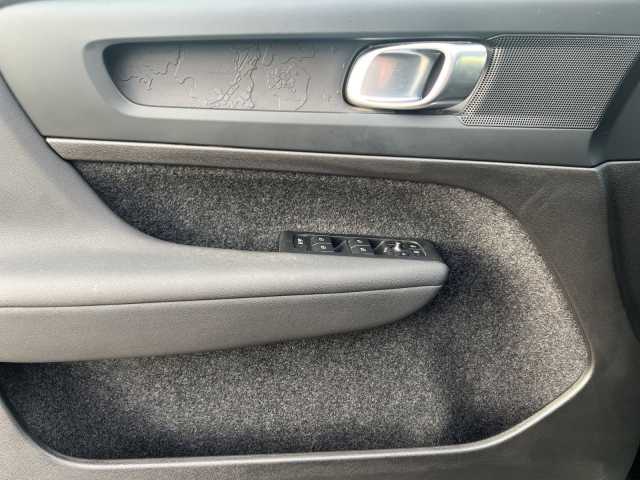 Volvo XC40 Core Recharge