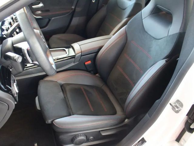 Mercedes-Benz CLA 200 AMG Line Coupé Premium