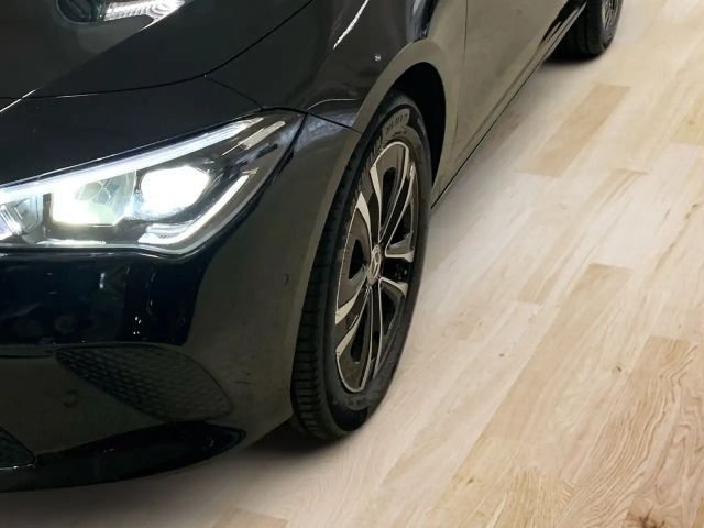 Mercedes-Benz CLA 200 Shooting Brake