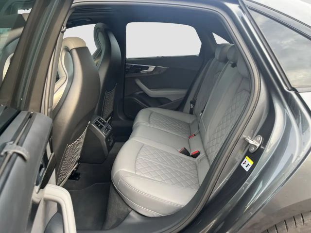 Audi A4 40 TFSI Quattro S-Line S-Tronic Sedan