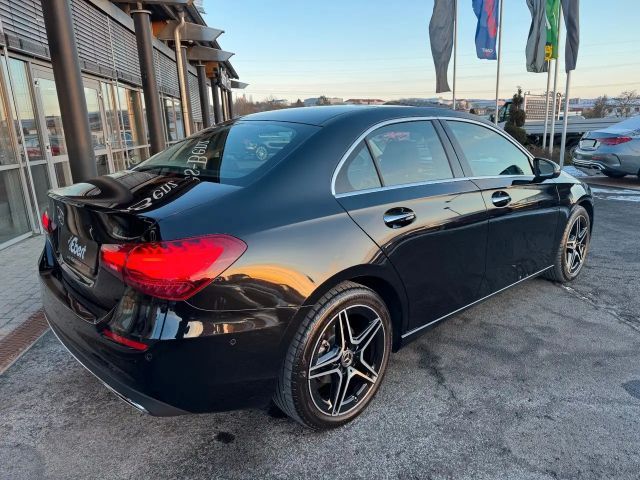 Mercedes-Benz A 180 Pano+Ambiente+MBUX+Keyless+Leder+AMG18`