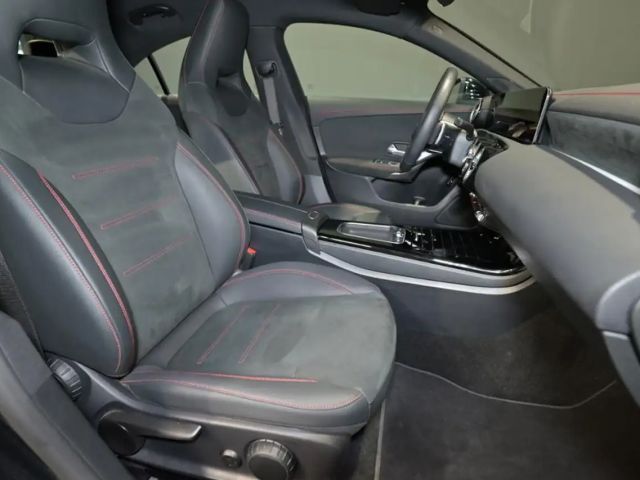 Mercedes-Benz CLA 200 AMG Line Coupé