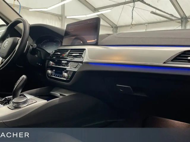 BMW 520 520i Luxury Line Sedan