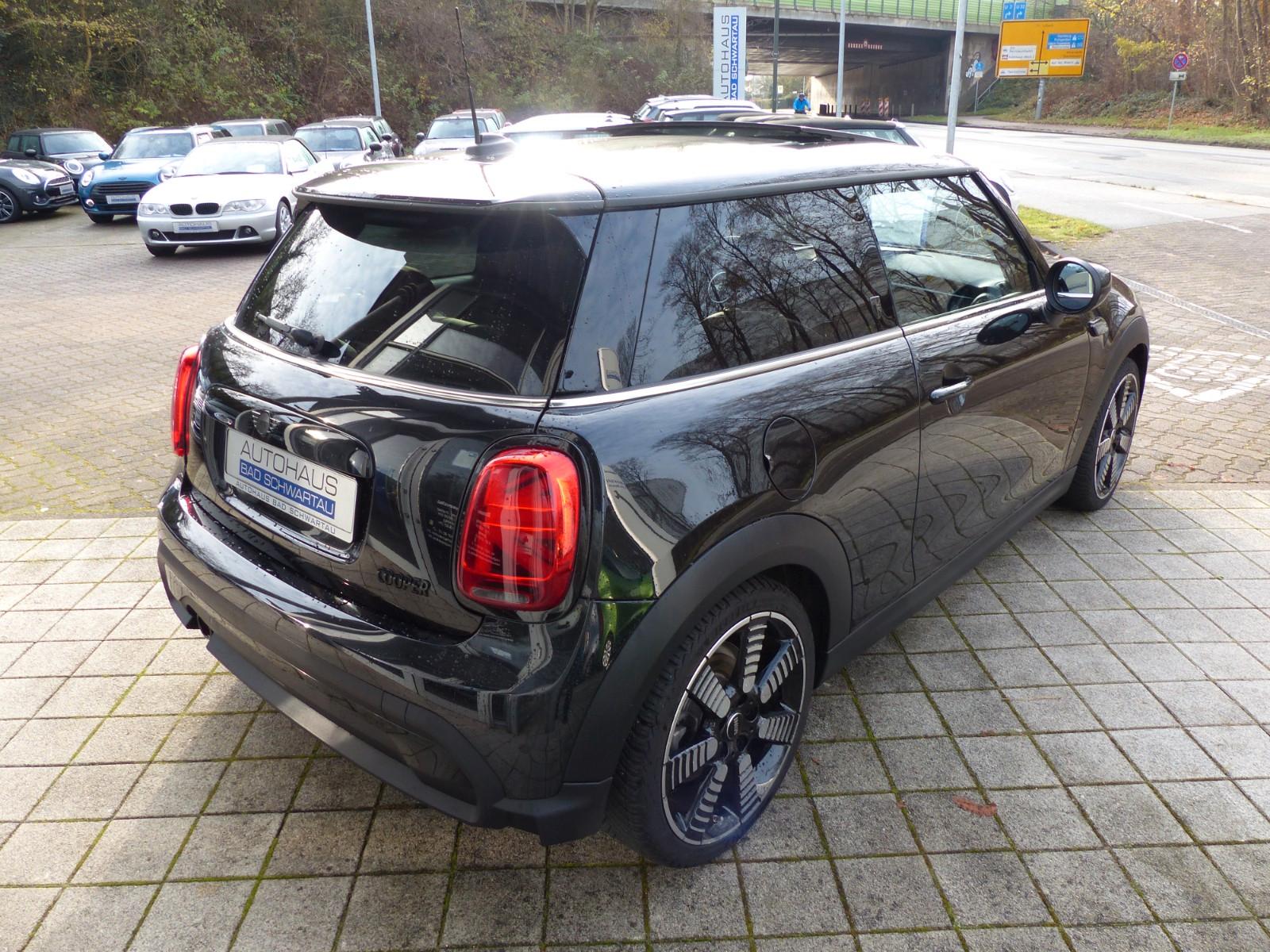 MINI Cooper Aut. Yours Trim, Leder,Navi,Panoramadach