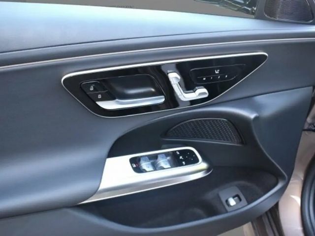 Mercedes-Benz E 220 4MATIC AVANTGARDE E 220 d