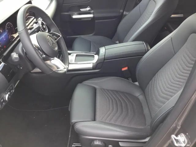 Mercedes-Benz B 180 SpurW W-Paket PDC SHZ SpurH LED el.Heck