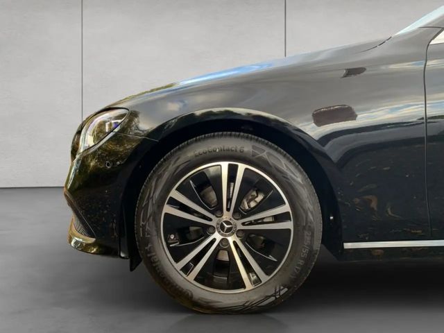 Mercedes-Benz E 220 Sedan